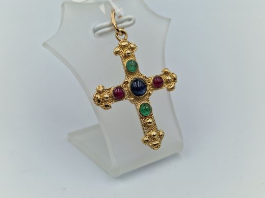 Zelta kulons ar safīriem un smaragdiem, 2.28 g