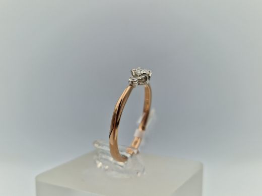 Zelta gredzens ar briljantiem, 2.35 g, izm. 17