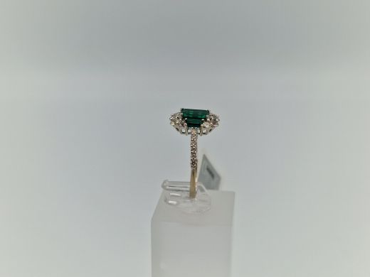 Zelta gredzens ar briljantu un safīru, 2.27 g, izm. 17