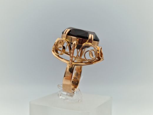 Золотое кольцо с кораллом, 8.69 г, разм. 18