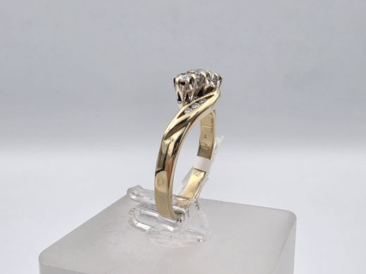 Gold ring with diamonds, 2.34 g, size 16.5