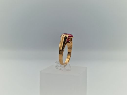 Золотое кольцо с кораллом, 3.23 г, разм. 18.5