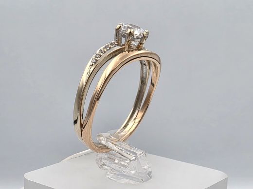 Gold ring with zircon, 3.89 g, size 19.5