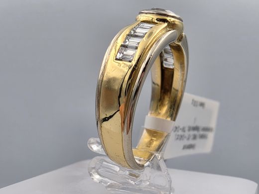 Gold ring with diamond, 5.30 g, size 17