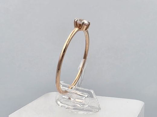 Gold ring with zircon, 0.99 g, size 17.5