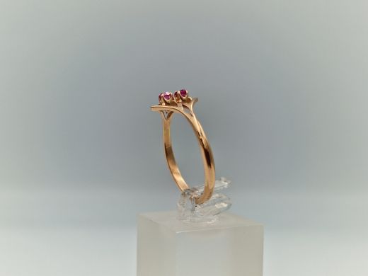 Золотое кольцо с кораллом, 2.08 г, разм. 18.5