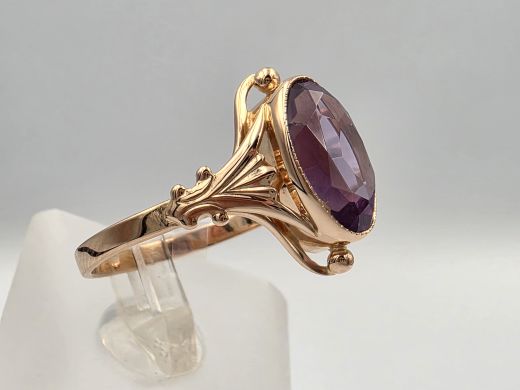 Gold ring with corundum, 3.59 g, size 19.5