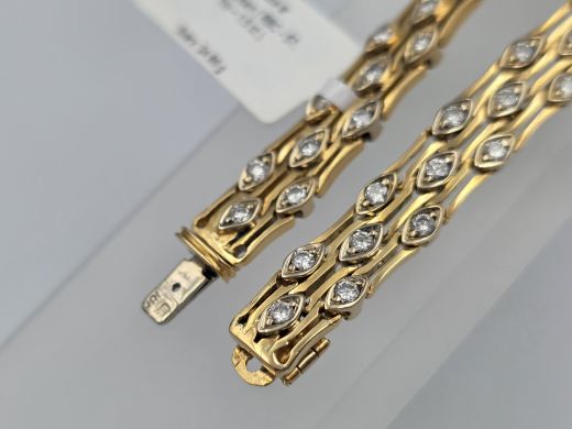 Gold bracelet with diamonds