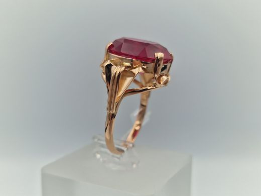 Zelta gredzens ar koraļļi, 7.07 g, izm. 18.5