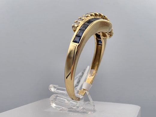 Gold ring with diamond and sapphire, 3.68 g, size 18