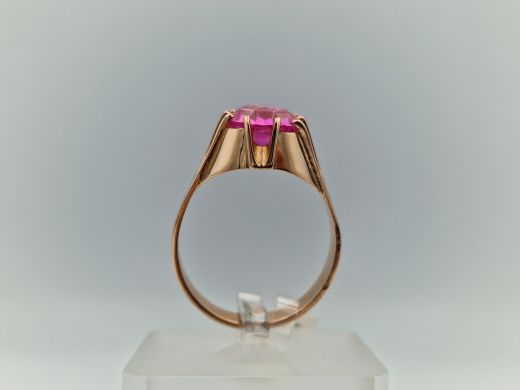 Zelta kulons ar safīru