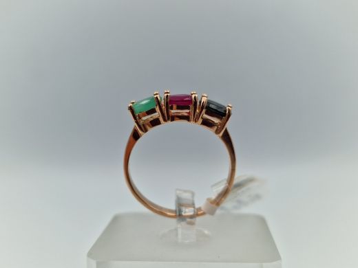 Zelta gredzens ar safīru un smaragdu, 3.22 g, izm. 17