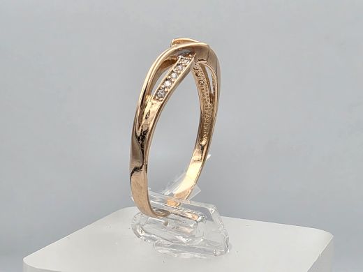 Gold ring with zircon