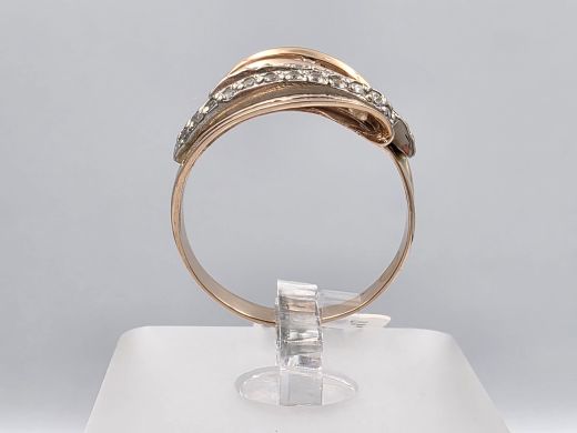 Gold ring with zircon