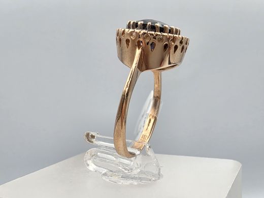 Gold ring with zircon