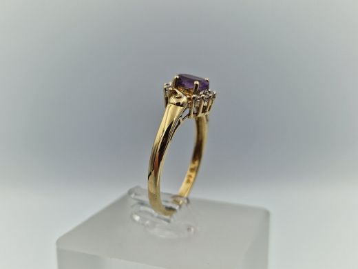 Zelta gredzens ar ametistiem, 2.3 g, izm. 17.5