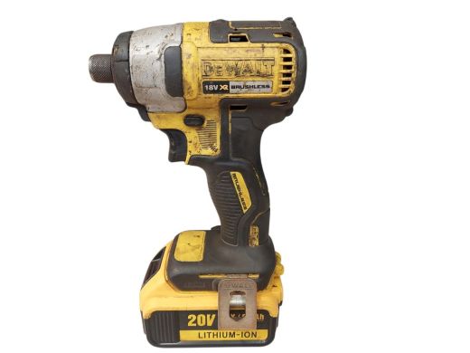 DeWalt DCF886 
