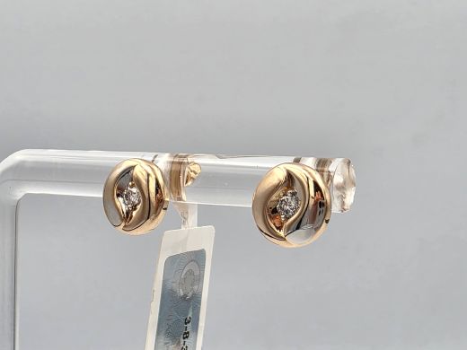 Gold earrings with diamonds