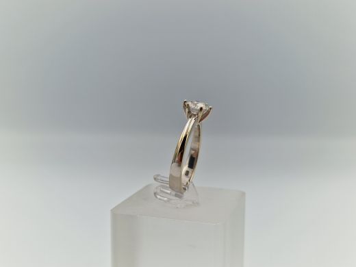 Золотое кольцо, 3.88 г, разм. 17.5