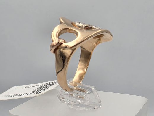 Gold ring with zircon