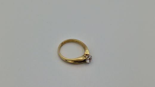 Zelta gredzens ar cirkoniju, 3.9 g, izm. 17.5