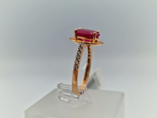 Золотое кольцо с цирконом, 2.51 г, разм. 17