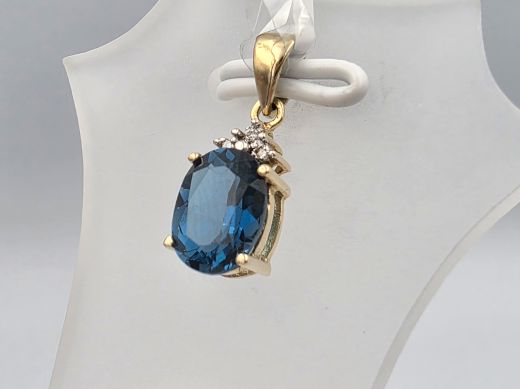 Gold pendant with diamond and topaz, 0.96 g
