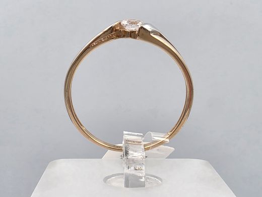 Gold ring with zircon, 1.97 g, size 19