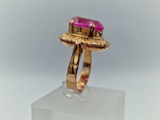 Золотое кольцо с кораллом, 7.22 г, разм. 18