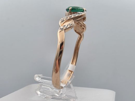 Gold ring with diamond and emerald, 1.67 g, size 18.5