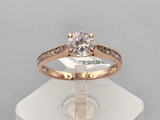 Gold ring with zircon