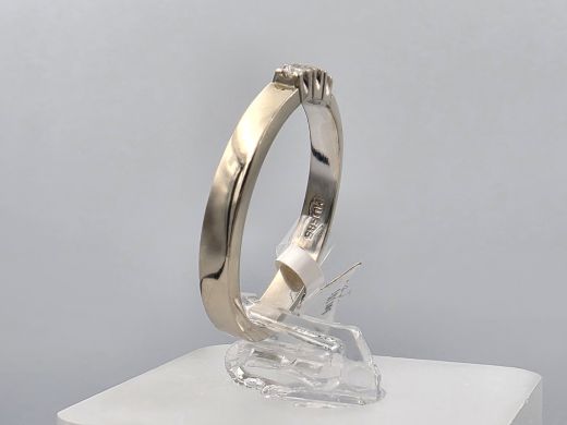 Gold ring with diamond, 2.82 g, size 18