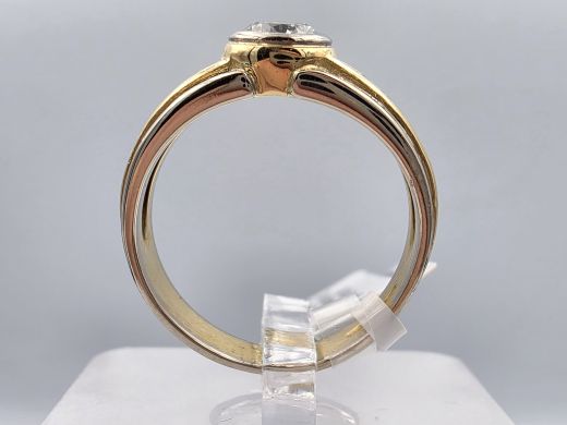 Gold ring with diamond, 5.30 g, size 17