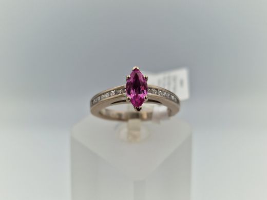 Zelta gredzens ar briljantu un safīru, 5.11 g, izm. 16