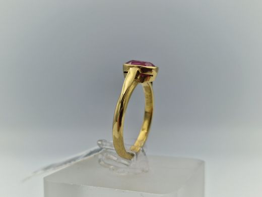 Zelta gredzens ar koraļļi, 3.39 g, izm. 17