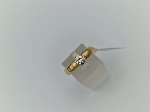 Золотое кольцо с бриллиантом, 7.11 г, разм. 18.5
