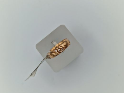 Золотое кольцо с бриллиантом, 3.9 г, разм. 17