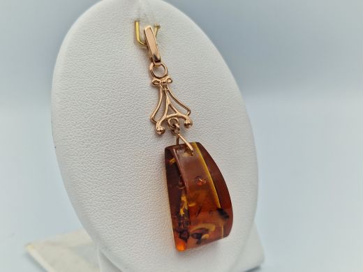 Zelta kulons ar dzintaru, 2.94 g