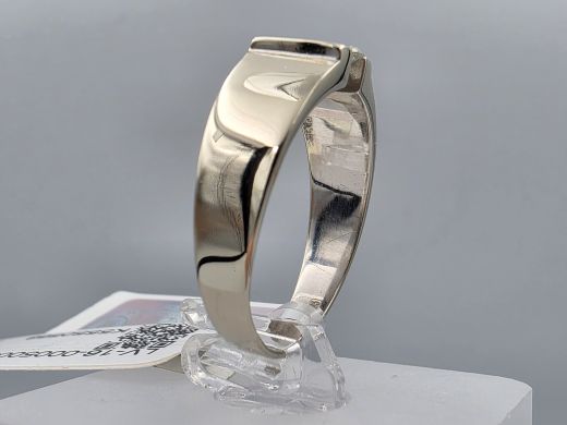 Gold ring with diamonds