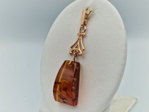 Zelta kulons ar dzintaru, 2.94 g