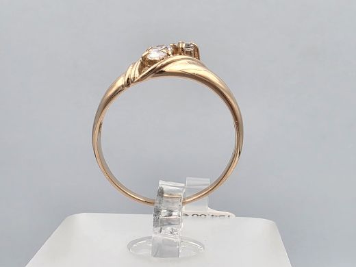 Gold ring with zircon