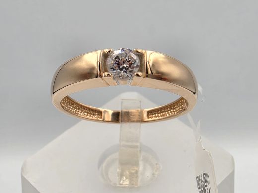 Gold ring with zircon