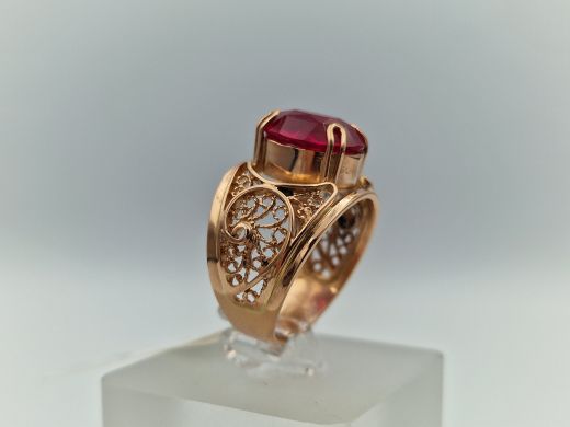 Zelta gredzens ar koraļļi, 6.86 g, izm. 18