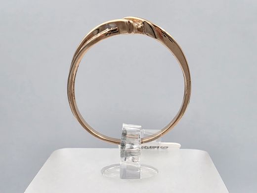 Gold ring with zircon