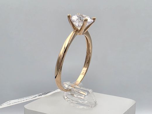 Gold ring with zircon, 2.74 g, size 20