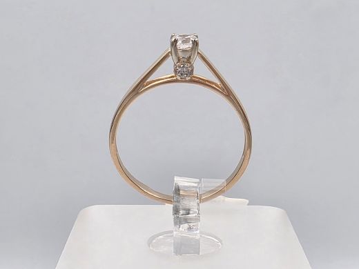 Gold ring with zircon