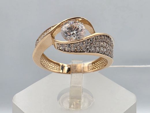 Gold ring with zircon
