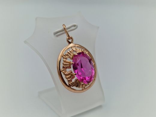 Золотой кулон с кораллом, 4.61 г