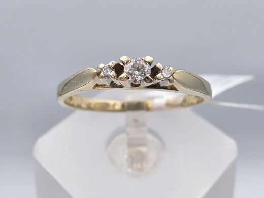 Gold ring with diamond, 1.84 g, size 17.5