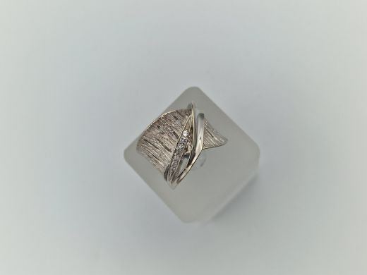 Золотое кольцо с цирконом, 6.6 г, разм. 17.5